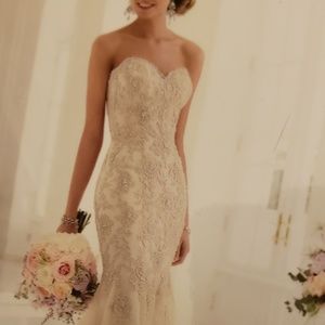 style number : 5986 Stella York wedding dresses are handcraftedsize 12.